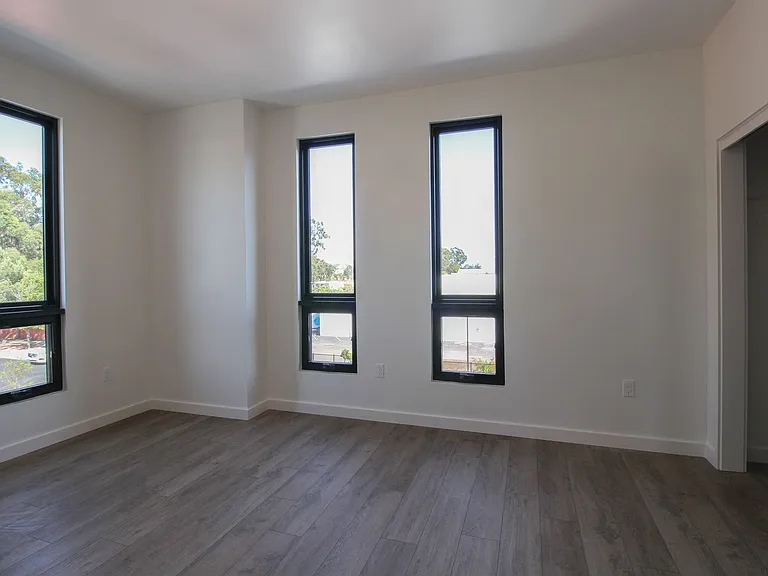 Newly Built Luxury Apartments in San Luis Obispo "Little Italy" — Photo 22
