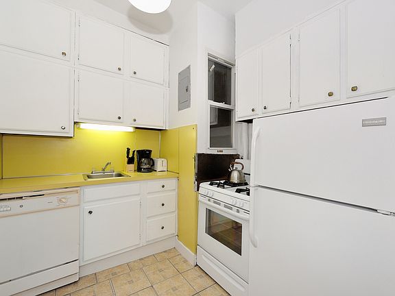 5th image of 338 E 61st St APT 19