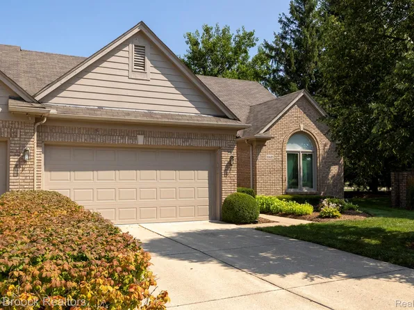 20685 Hillsboro Dr, Macomb, MI 48044