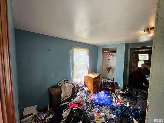 4th image of 730 Short Sycamore St