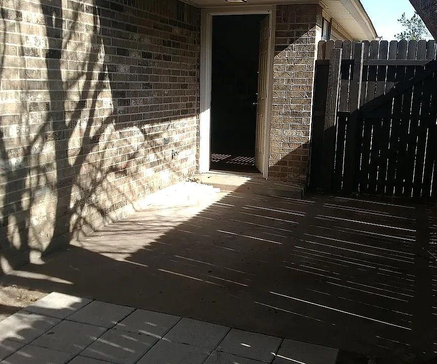 1st image of 14207 Fairhill Ave