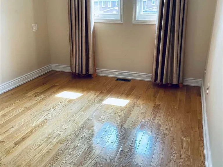 5295 Thornwood Dr #UPPER — Photo 11