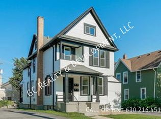 123 N West St #2R, Wheaton, IL 60187