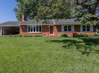 1215 Crofton Ave, Waynesboro, VA 22980