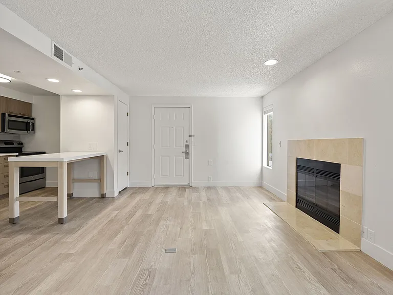 AVIA Lofts on Parkway — Photo 93