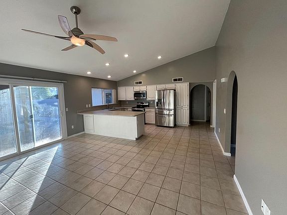 4th image of 1321 E Redmon Dr