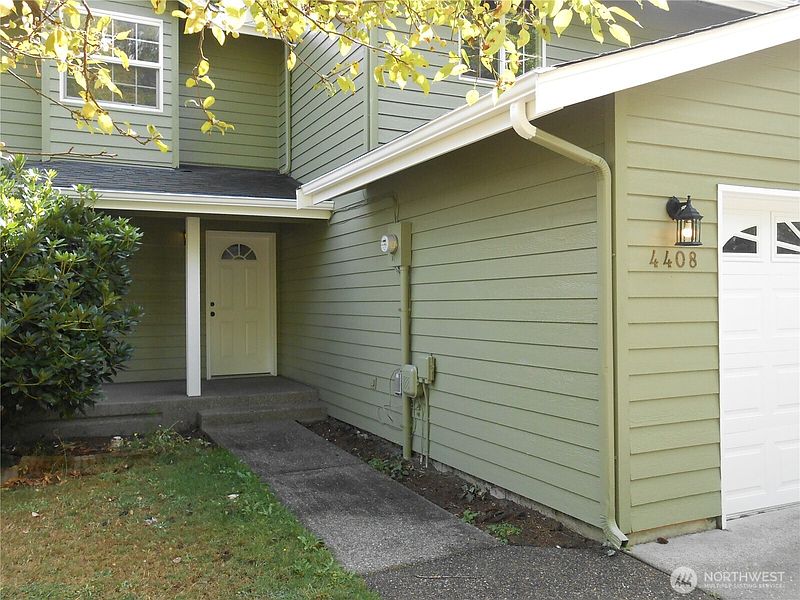 4th image of 4410 4408 Quail Drive SE