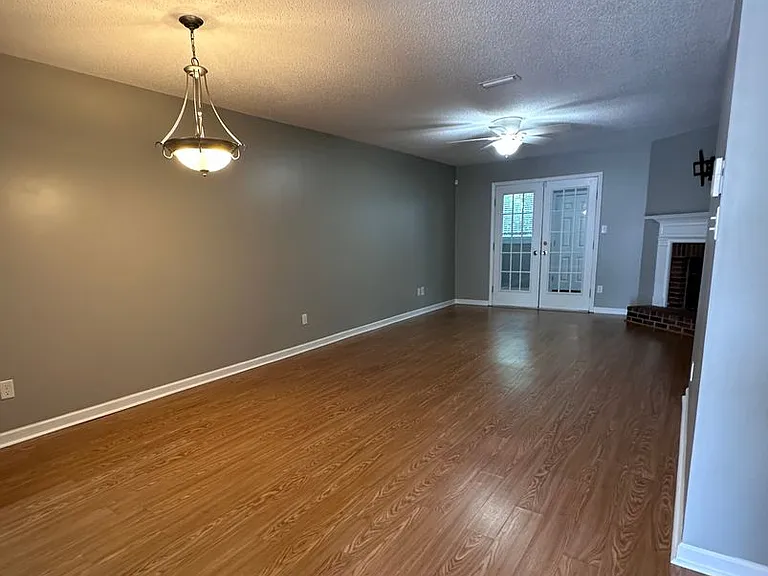 1413 19th Ave NE — Photo 3