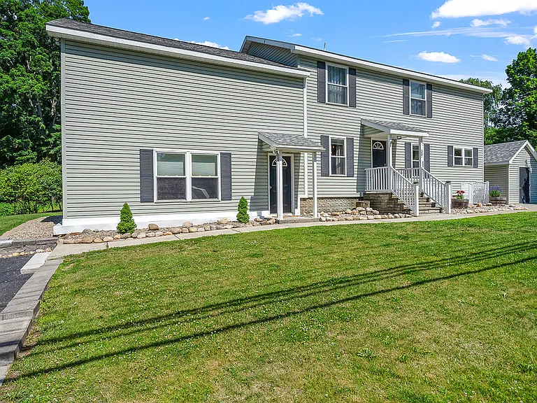 387 Maple Ave — Photo 48