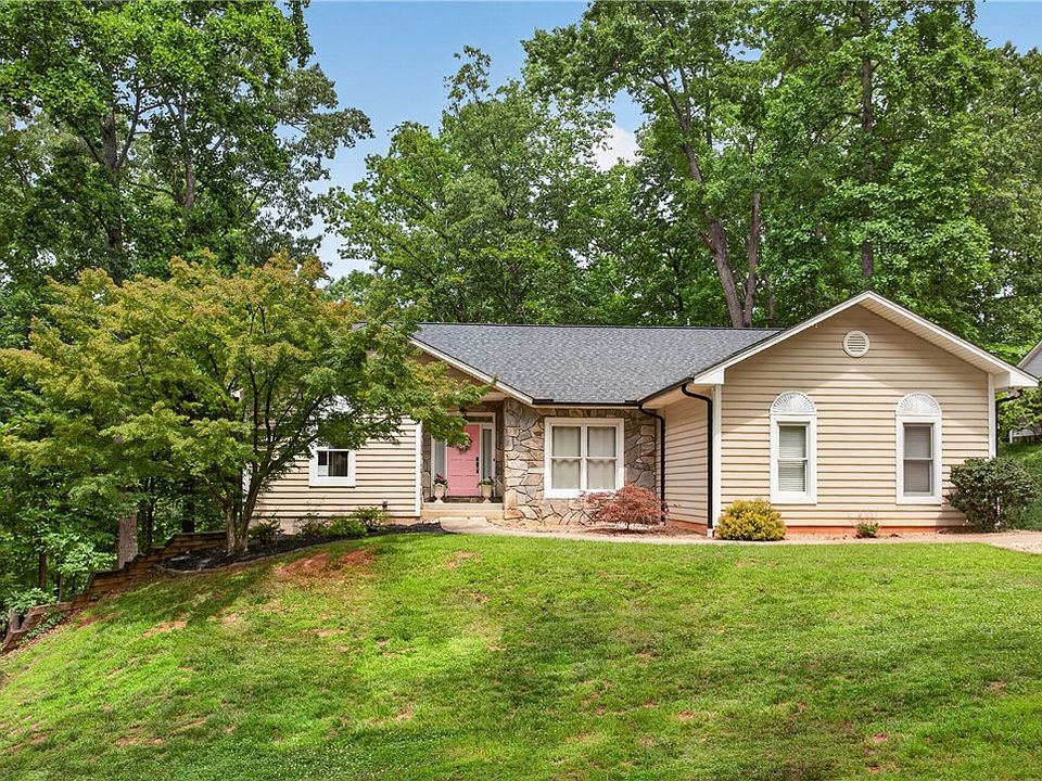 1st image of 136 Loran Pointe Cir