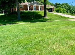 12585 Fee Fee Rd, Saint Louis, MO 63146