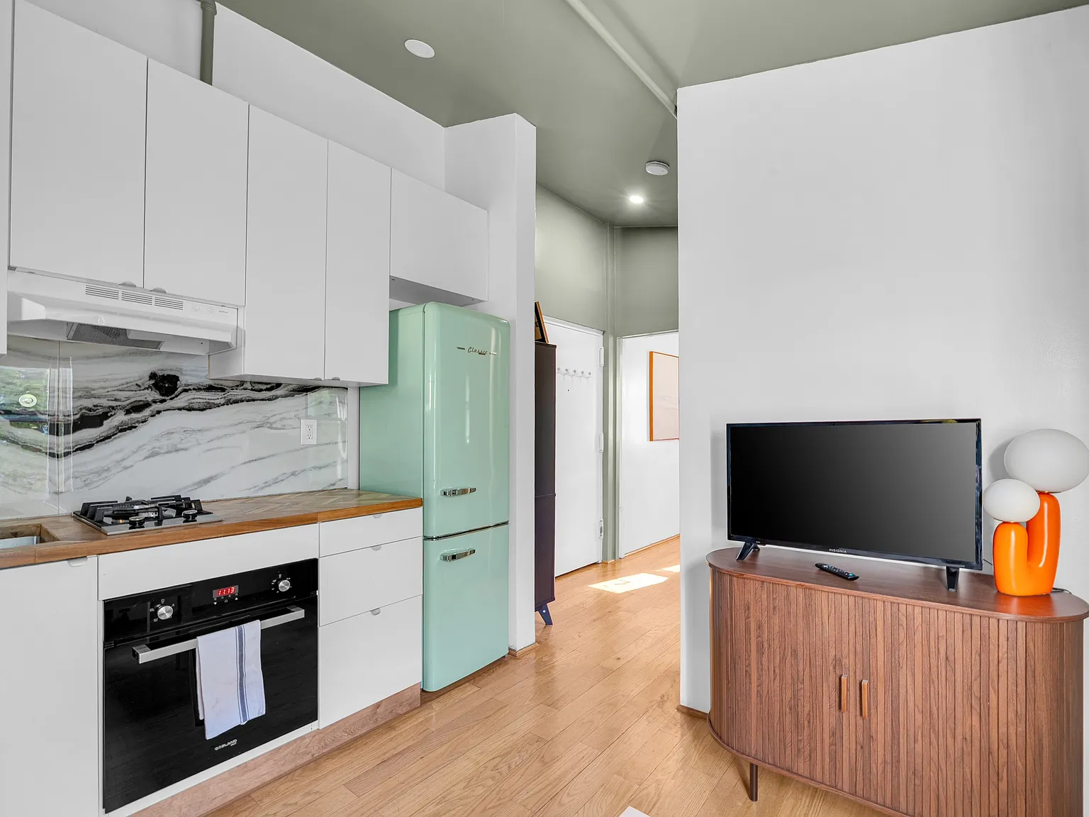 1 bed, $2,400 — Photo 2