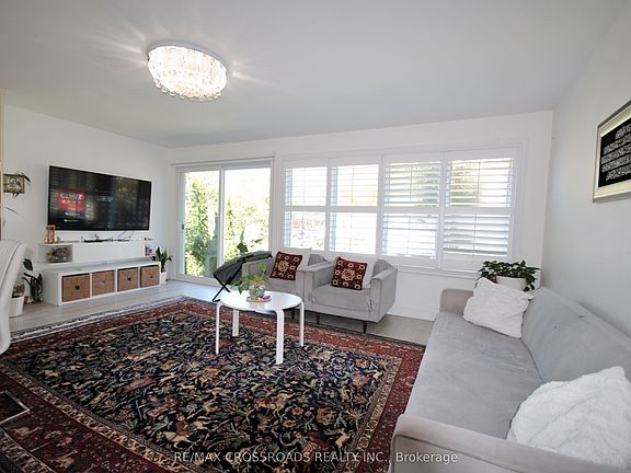 2nd image of 25 Arbutus Cres