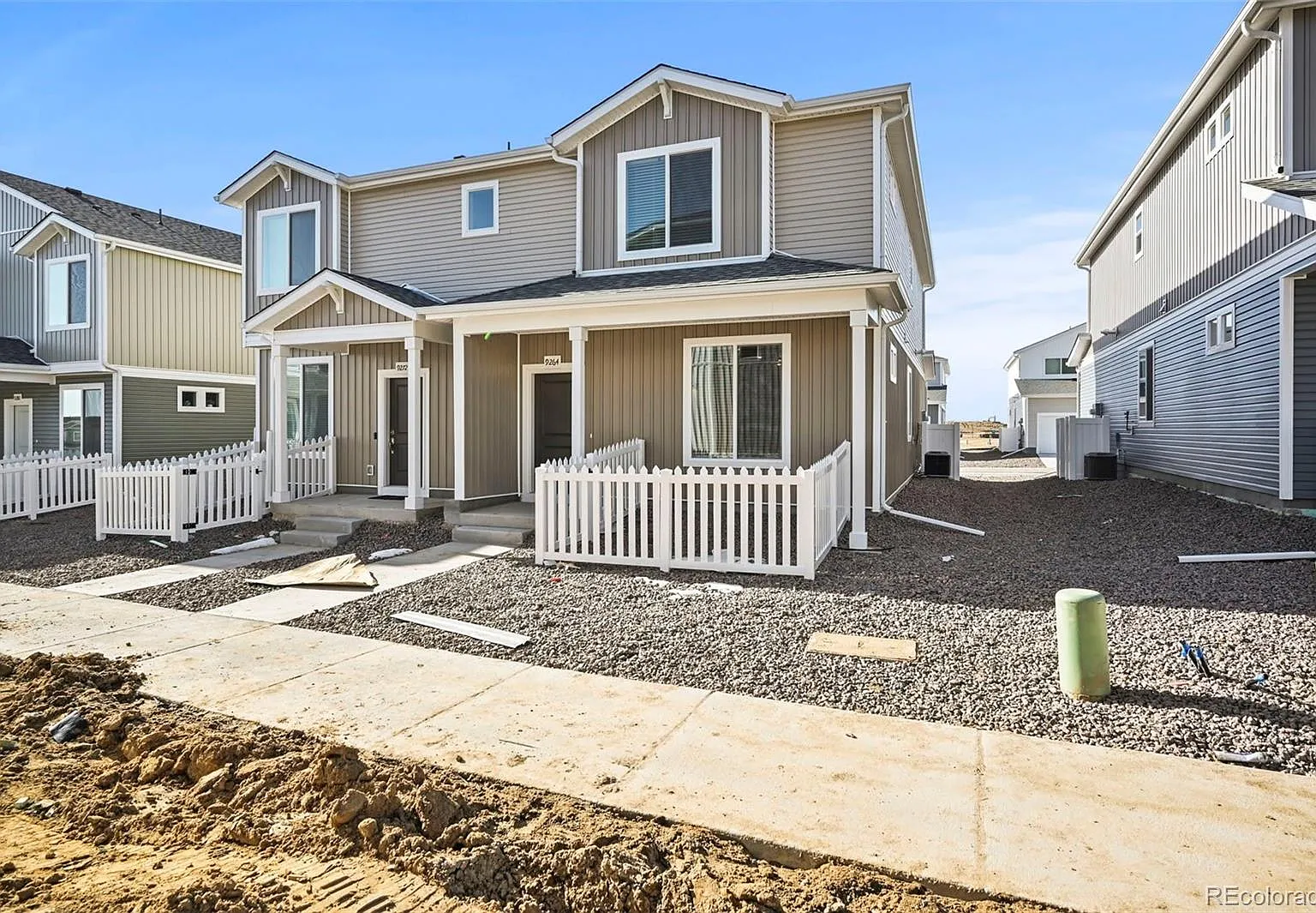 3 bed, 2.5 bath, 1490 sqft, $2,300 — Photo 2