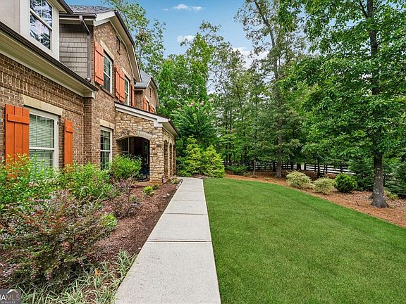 2nd image of 1070 Reece Rd