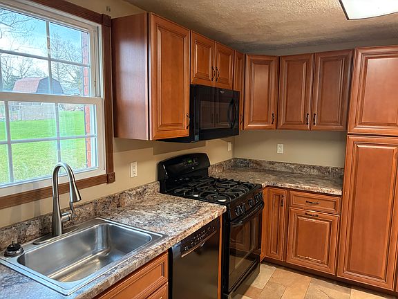 5th image of 2562 Nicholson Rd