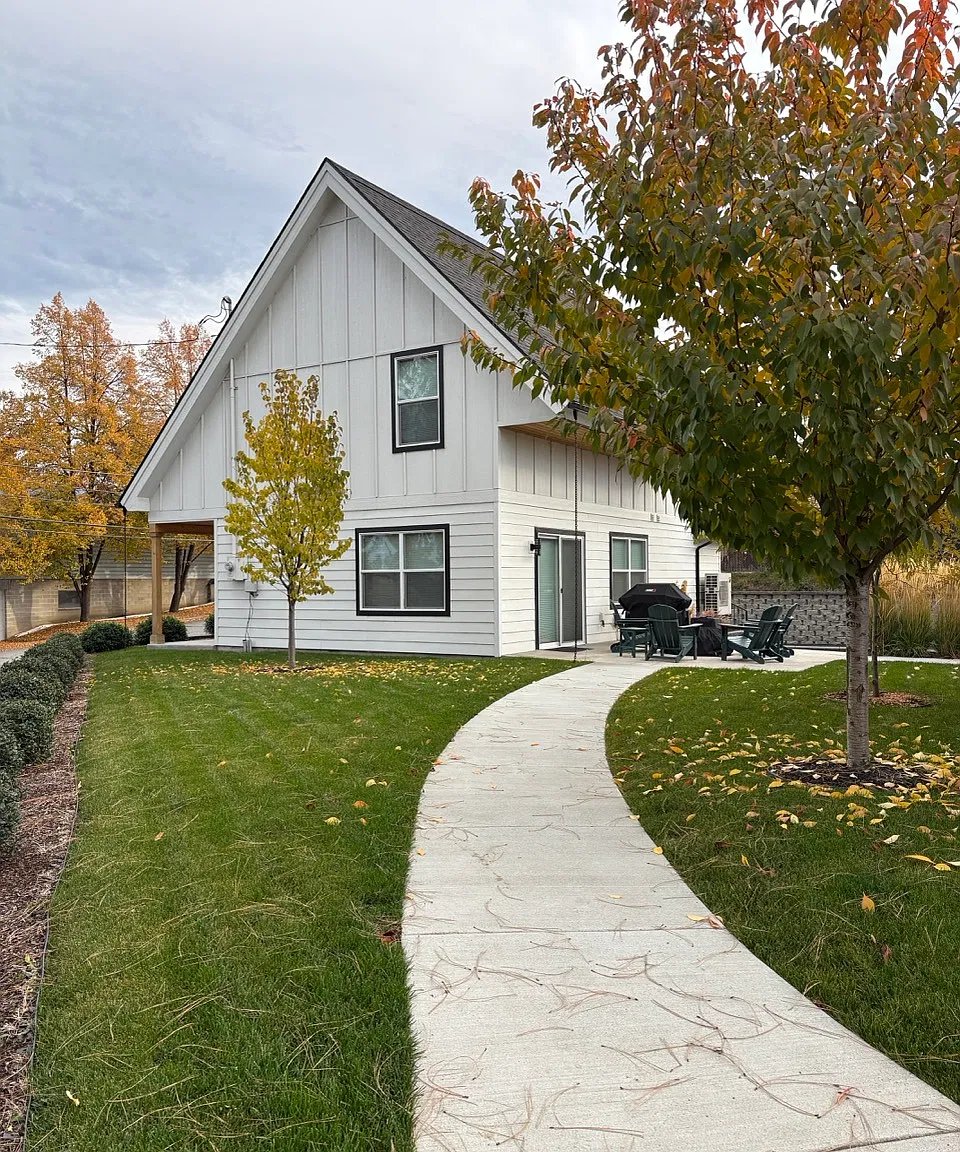 2 bed, 1367 sqft, $2,200 — Photo 3