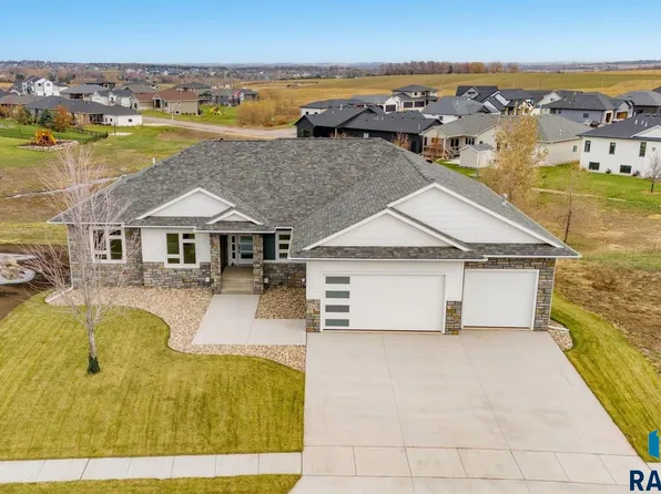 2420 S Galena Ct, Sioux Falls, SD 57110