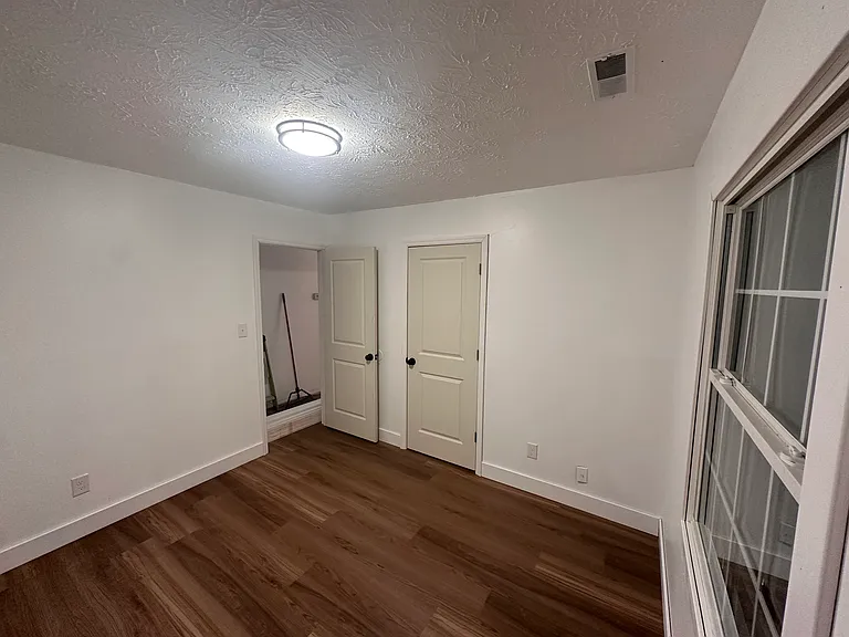 3768 Niagara Dr — Photo 13