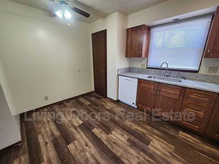 1507 David Dr — Photo 2