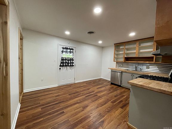 3rd image of 407 Robinette St