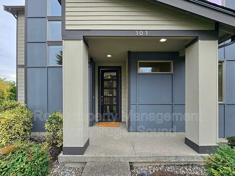 5 bed, 3.0 bath, 2800 sqft, $3,995 — Photo 2