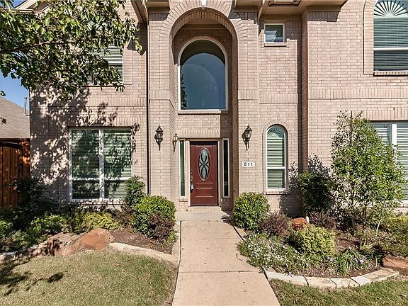 3rd image of 811 Idlewood Dr