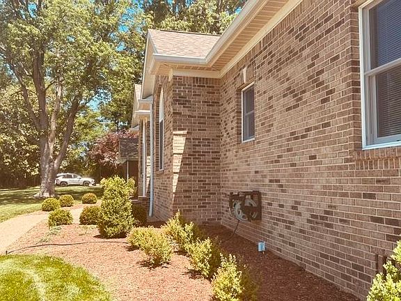 3rd image of 370 Lakeland Dr