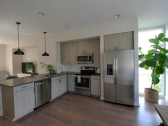 516 Person St — Photo 8