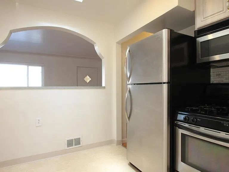 2028 Meade St — Photo 6