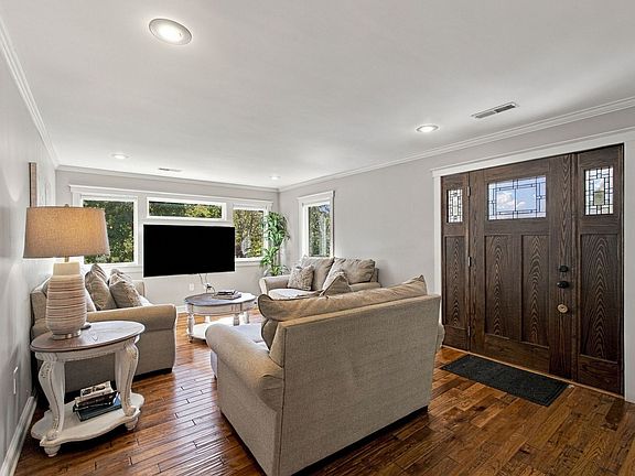 5th image of 617 Lewelling Rd