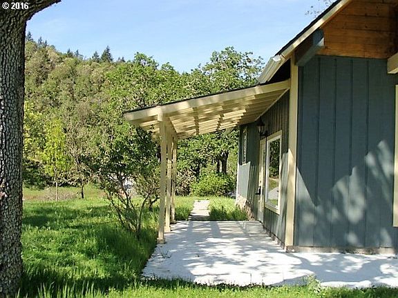 2nd image of 979 Evergreen Ridge Rd