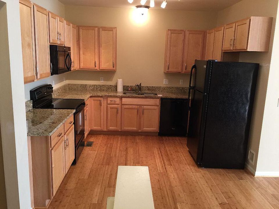 1st image of 1353 Hillcrest Dr #1