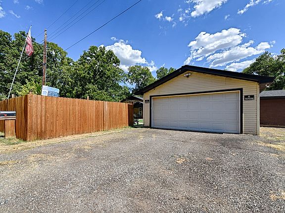 2nd image of 206 Saint Michaels Cir