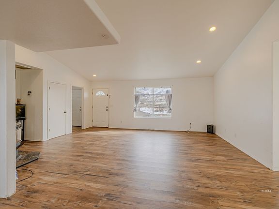 5th image of 451 White Oak Dr