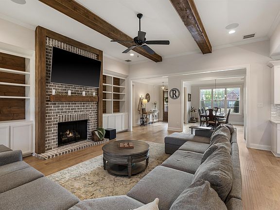 5th image of 4921 Maple Walk Dr