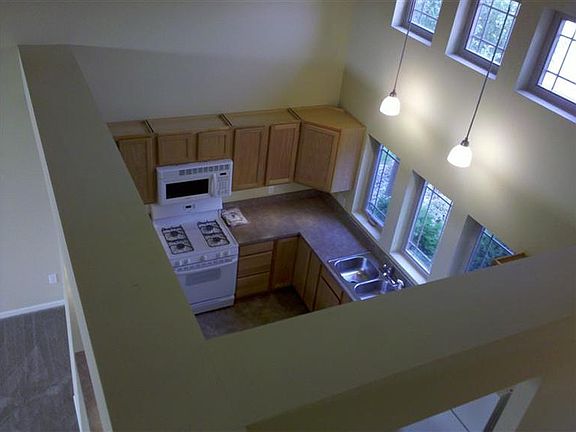 3rd image of 11002 Beacon Ct