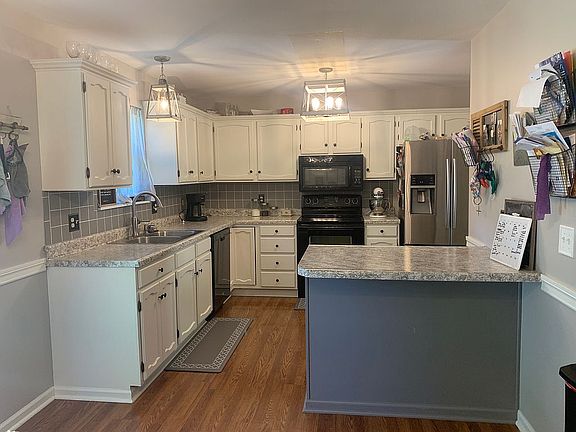 5th image of 4606 Iris Ave