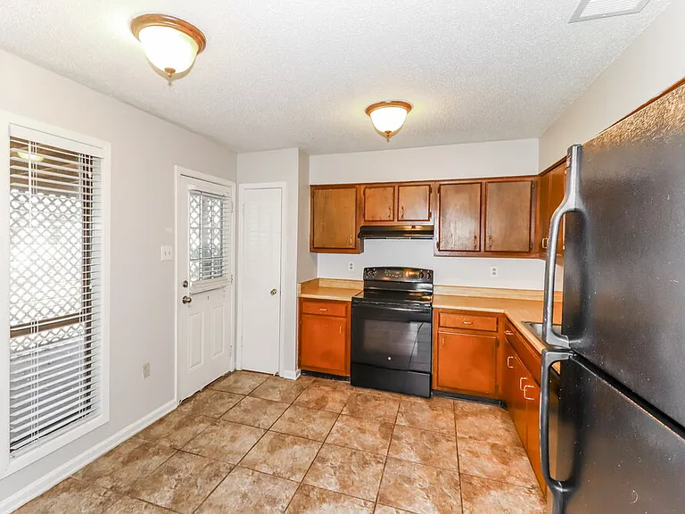 4426 Spring Harbor Dr — Photo 7