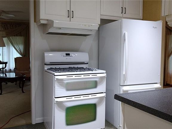 3rd image of 8040 Colonial Dr