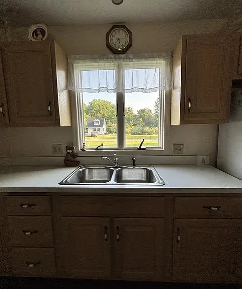 410 Sweetvalley Ln — Photo 6