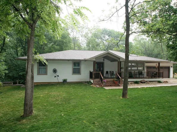 657 Heritage Dr, Mackinaw, IL 61755