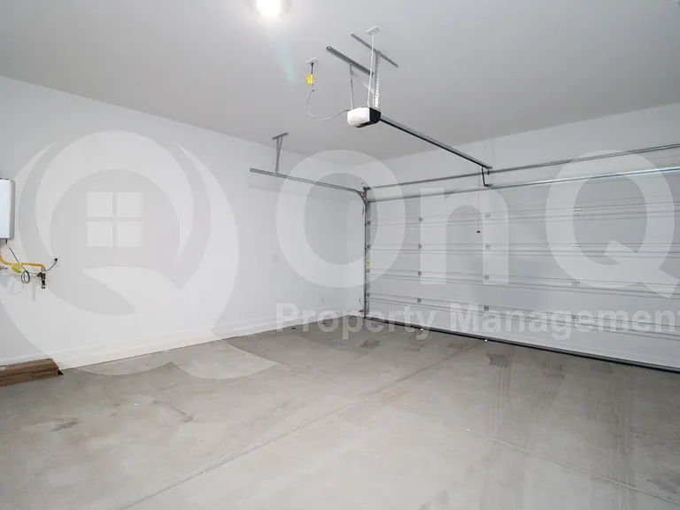 4911 E Village Dr — Photo 28