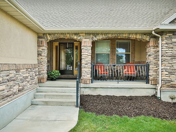 3rd image of 1376 W Jordan Hills Dr