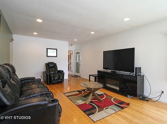 2nd image of 670 Mackinaw Ave