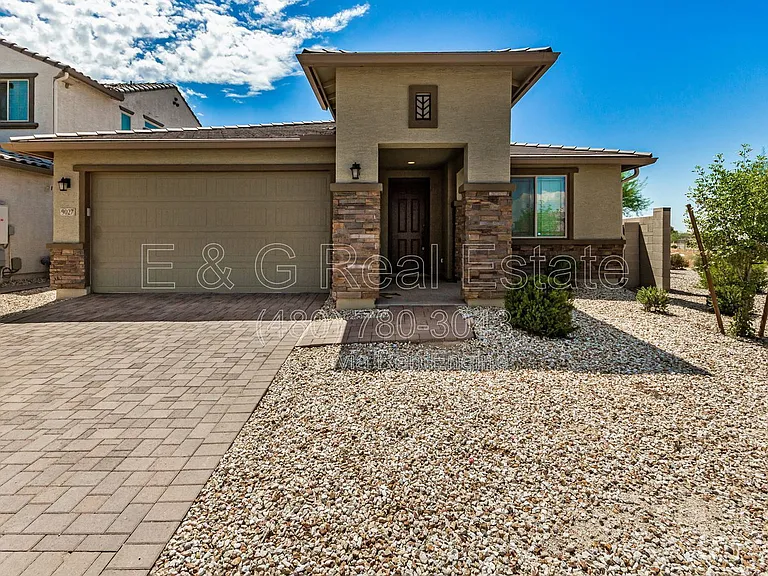9027 W Missouri Ave — Photo 1
