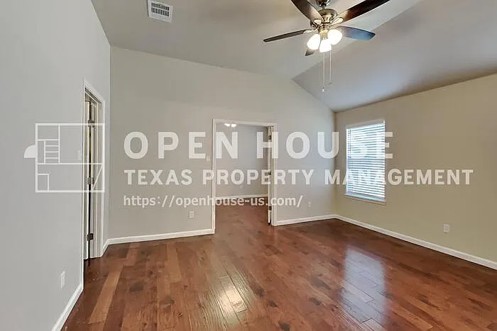 621 Soledad St — Photo 10