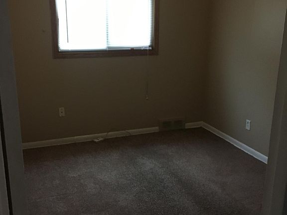 4th image of 30050 Hanover Blvd