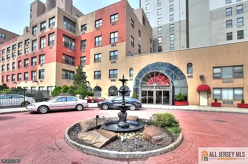 111 Mulberry St Photo 1