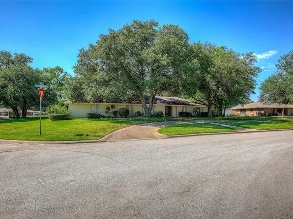 10304 Kingswood Cir, Greenville, TX 75402